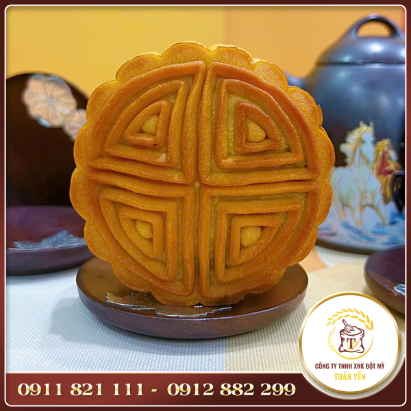 Bánh trung thu nướng nhân sen trứng